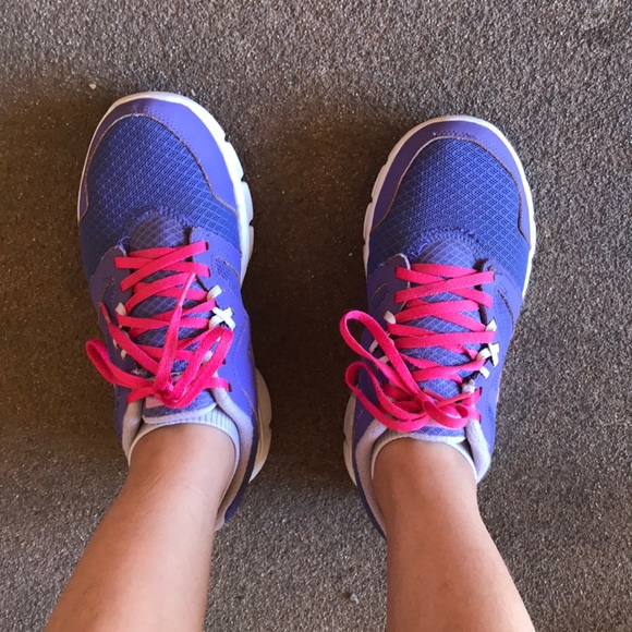 Nike running shoes - Picture 1 of 5